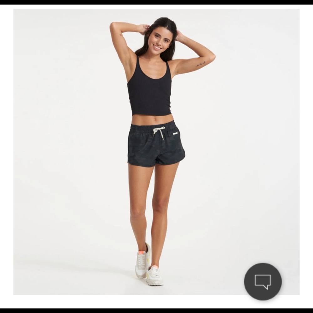 NWOT Vuori Clementine Short in Black Watercolor Camo